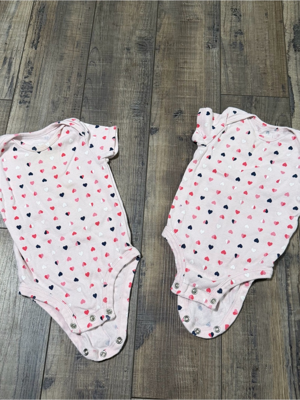 Twin Girls Carter's Baby Girls 6M 2-Pack Heart Bodysuits Pink Short Sleeve Snap